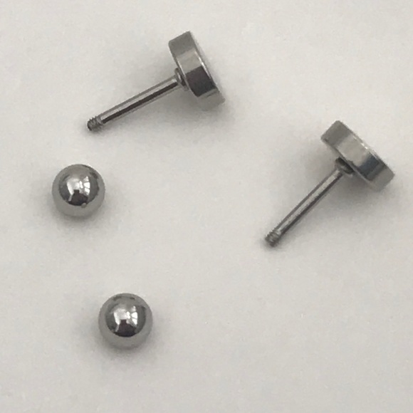 3/$25 Round flat circle Barbell Earrings, unworn, new - Picture 3 of 6